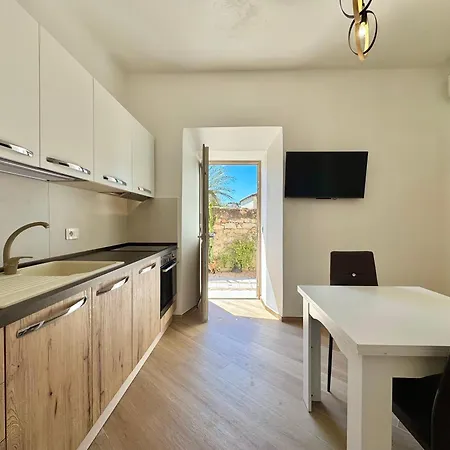Stone House Apartment Loceri